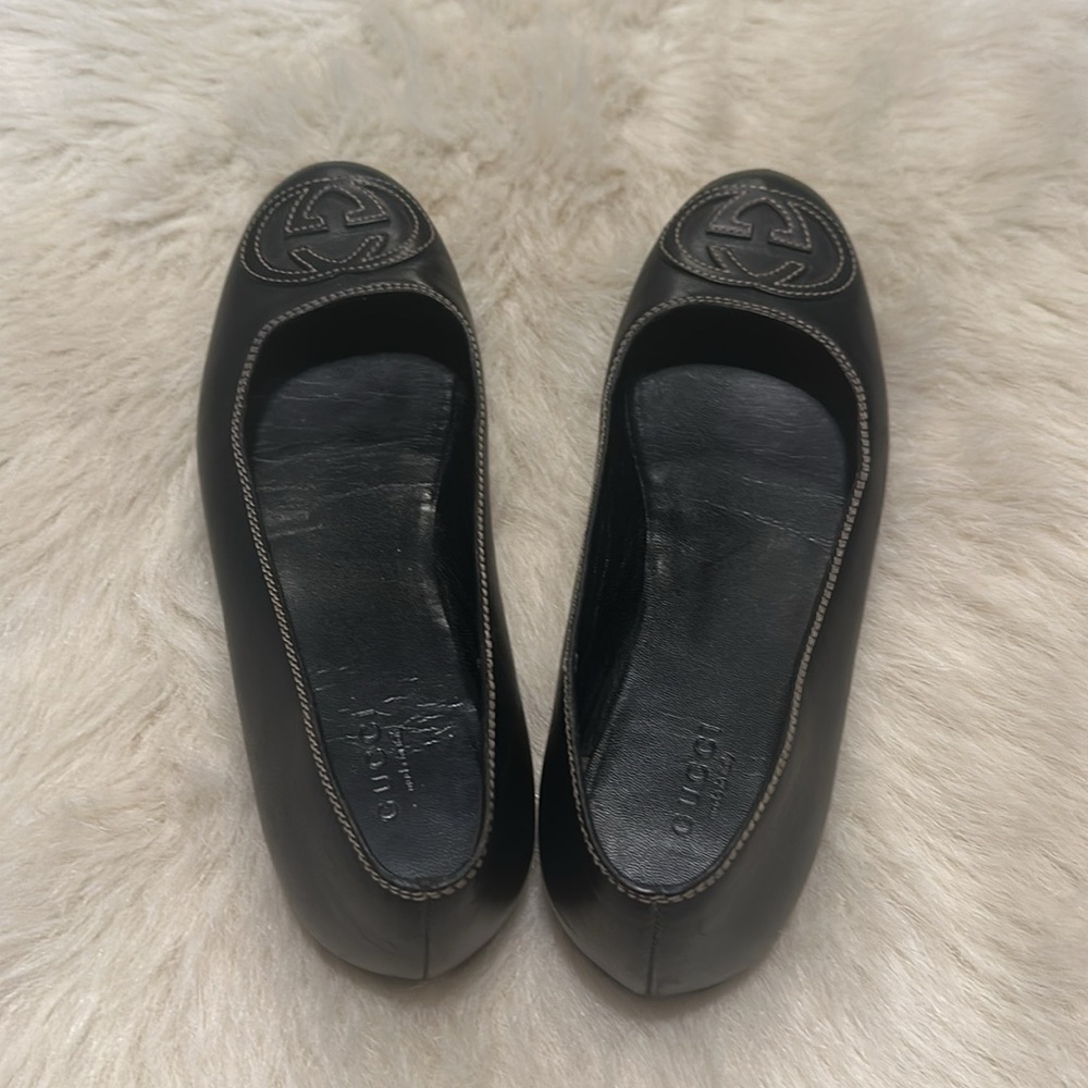 Gucci Black Leather Flats with Logo Detail - Picture 3 of 6